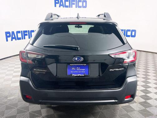 Crystal Black Silica 2023 Subaru Outback Premium