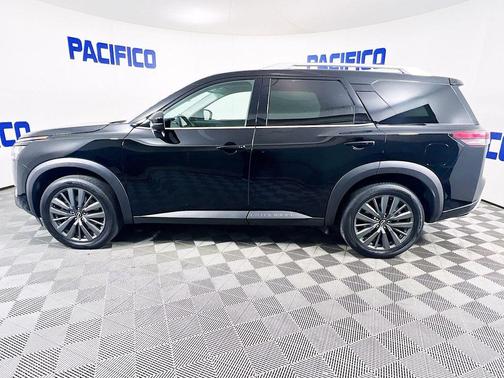 Black 2024 Nissan Pathfinder SL