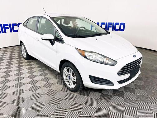 Oxford White 2017 Ford Fiesta SE