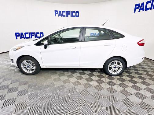 Oxford White 2017 Ford Fiesta SE