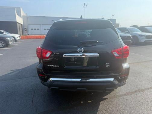 2020 Nissan Pathfinder SV