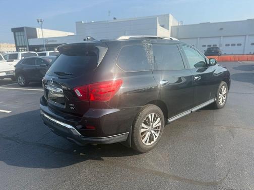 2020 Nissan Pathfinder SV
