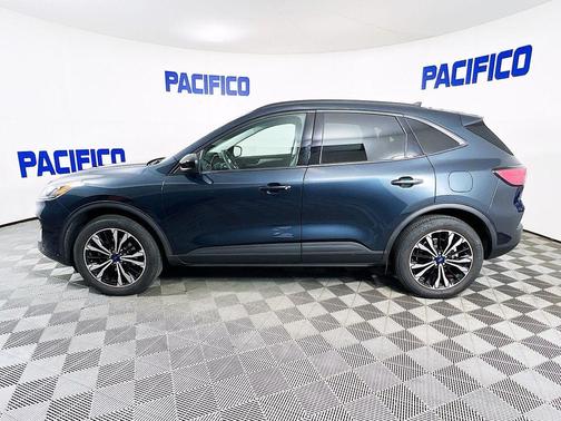 Blue Metallic 2022 Ford Escape SE