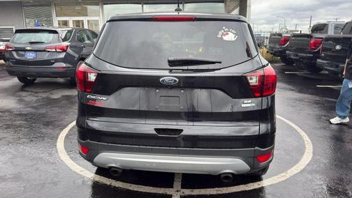 Black Metallic 2019 Ford Escape SE