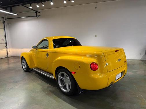 2004 Chevrolet SSR Base