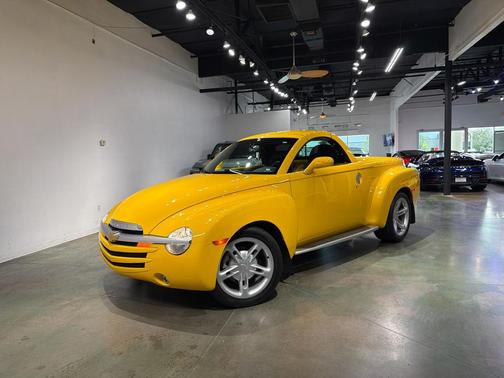 2004 Chevrolet SSR Base
