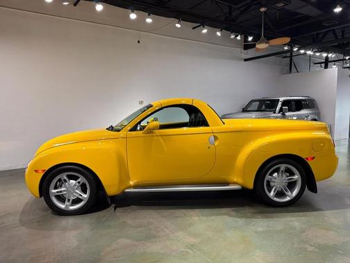 2004 Chevrolet SSR Base