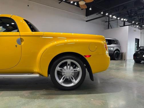 2004 Chevrolet SSR Base