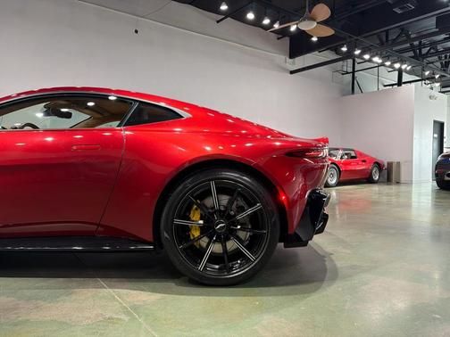 2019 Aston Martin Vantage Base