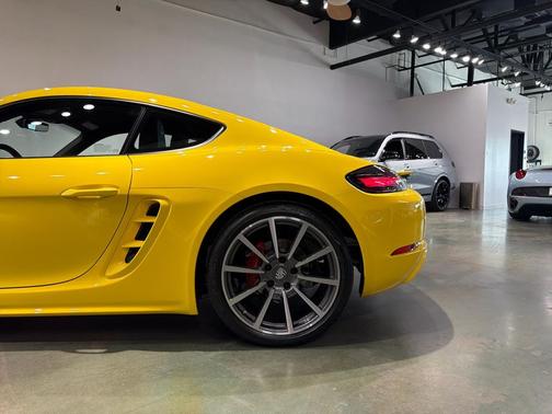 2023 Porsche 718 Cayman S