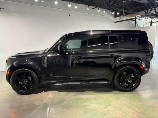 2025 Land Rover Defender 110 P400 X-Dynamic SE