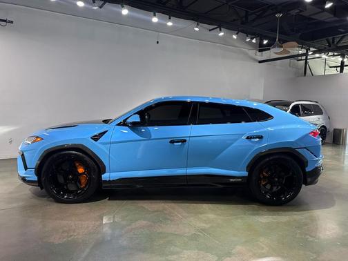 2023 Lamborghini Urus Performante