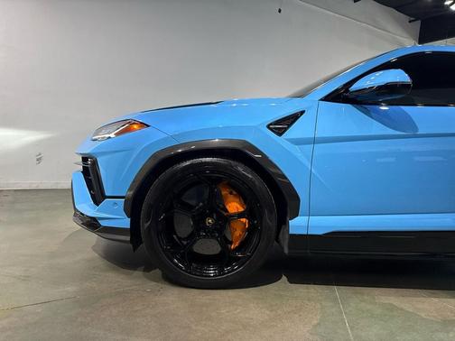 2023 Lamborghini Urus Performante