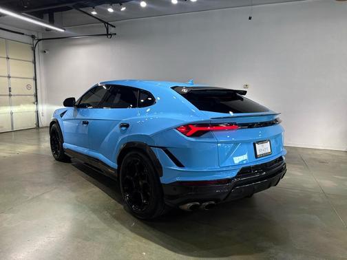 2023 Lamborghini Urus Performante