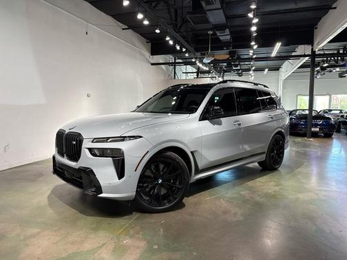 2025 BMW X7 M60i