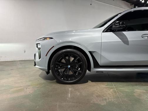 2025 BMW X7 M60i