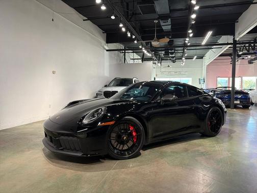 2025 Porsche 911 Carrera GTS