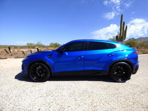 2023 Lamborghini Urus S