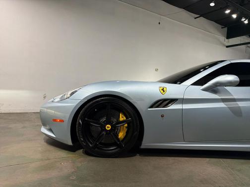 2013 Ferrari California Base