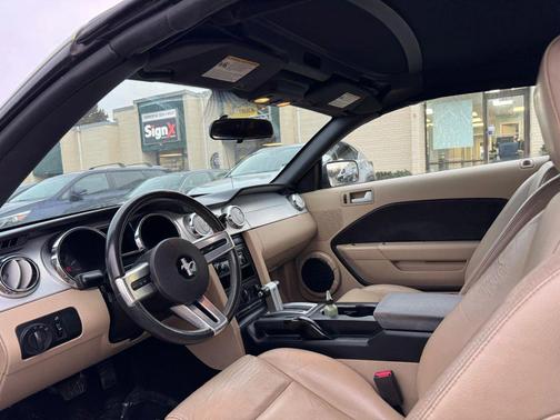 2005 Ford Mustang Deluxe