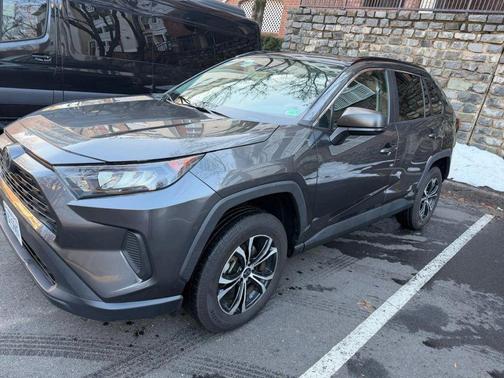 2020 Toyota RAV4 LE