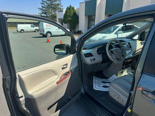 2014 Toyota Sienna XLE