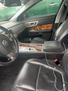 2010 Jaguar XF Premium Luxury