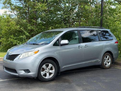 Predawn Gray Mica 2013 Toyota Sienna LE