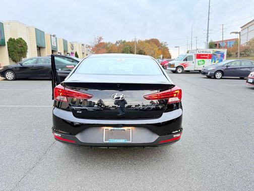 2020 Hyundai ELANTRA SE