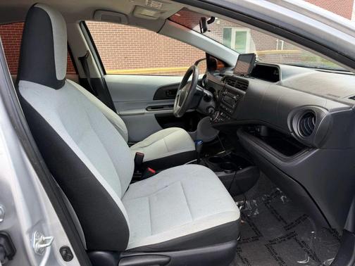 Classic Silver Metallic 2014 Toyota Prius c One
