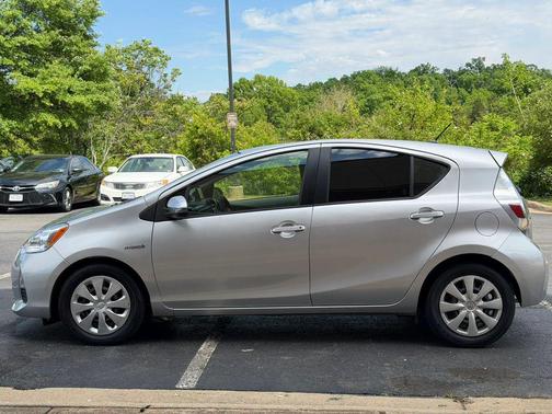 Classic Silver Metallic 2014 Toyota Prius c One
