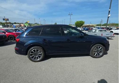 Waitomo Blue Metallic 2024 Audi Q7 45 Premium Plus