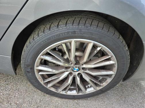 2023 BMW 330 i xDrive