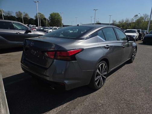 Gun Metallic 2024 Nissan Altima 2.5 SR