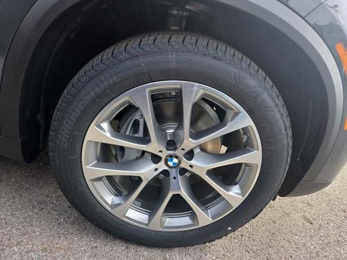 Gray Metallic 2026 BMW X5 xDrive40i
