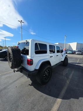 2020 Jeep Wrangler Unlimited Sahara Altitude