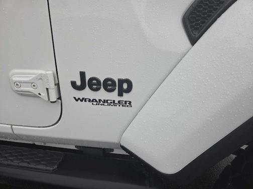 2020 Jeep Wrangler Unlimited Sahara Altitude