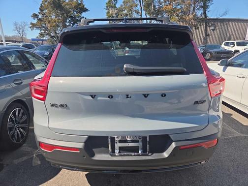 2026 Volvo XC40 B5 Ultra Black Edition