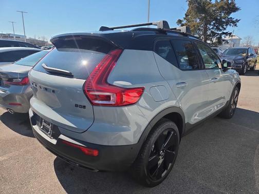 2026 Volvo XC40 B5 Ultra Black Edition