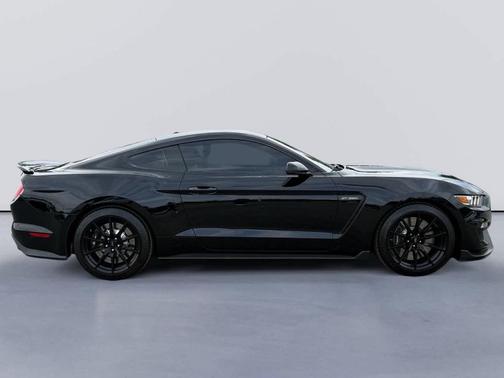 2017 Ford Shelby GT350 Base