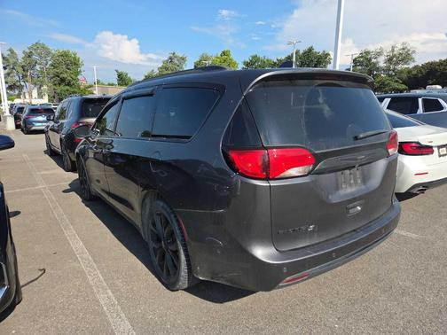 2020 Chrysler Pacifica Touring-L
