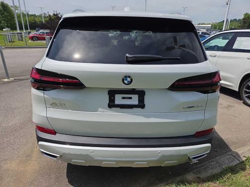 Mineral White 2026 BMW X5 sDrive40i