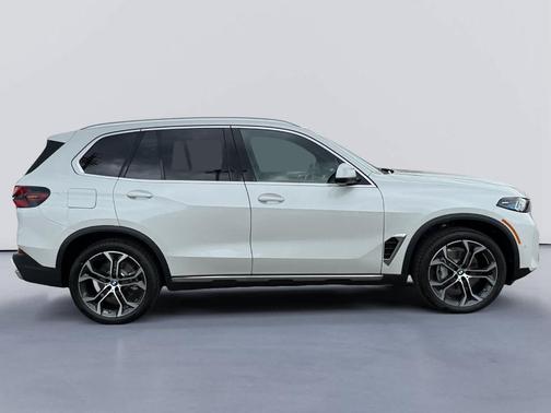 Mineral White 2026 BMW X5 sDrive40i