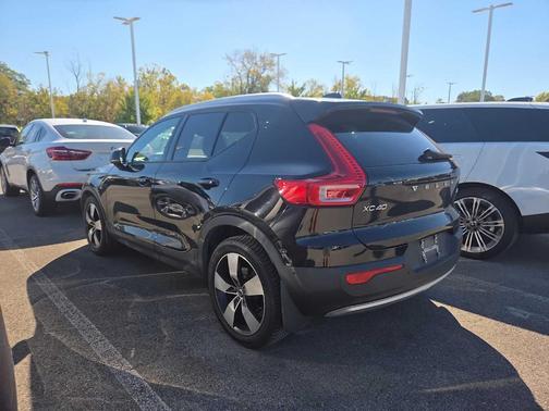 2019 Volvo XC40 T5 Momentum