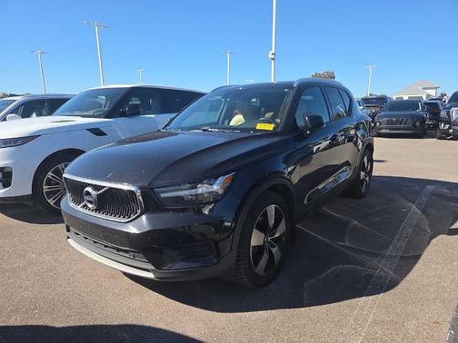 2019 Volvo XC40 T5 Momentum