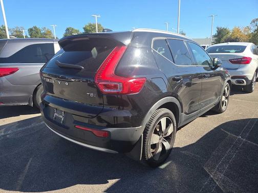 2019 Volvo XC40 T5 Momentum