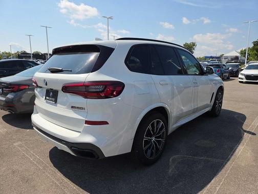 2022 BMW X5 M50i