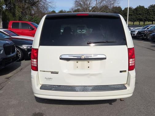 2008 Chrysler Town & Country LX