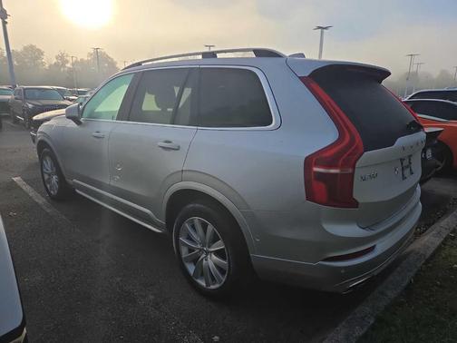2018 Volvo XC90 T6 Momentum