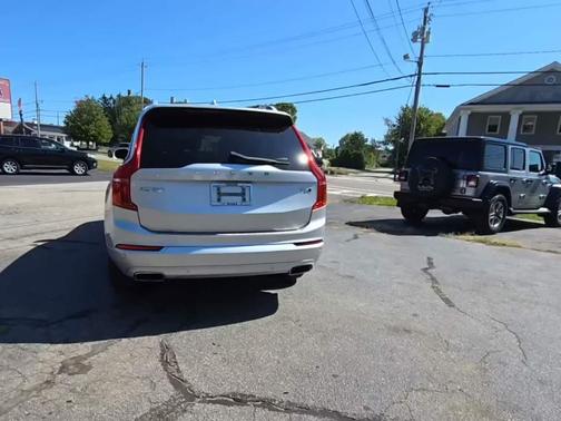 2018 Volvo XC90 T6 Momentum